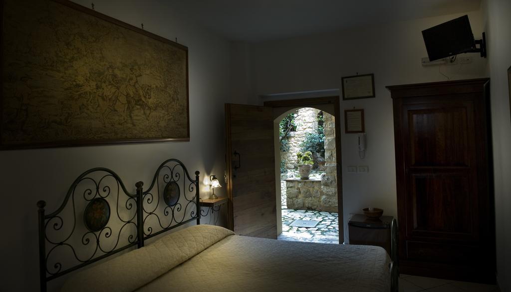 Bed And Breakfast Mblo Fondi Exterior photo
